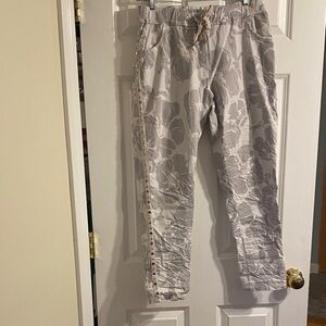 Tempo Paris Cream and Gray Pants